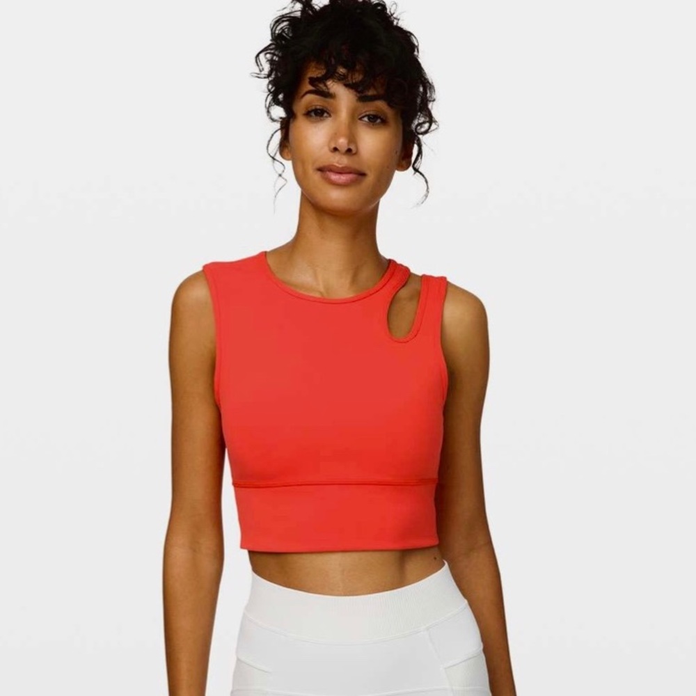 SOLD - NWT Lululemon Mastered Motion Cropped Tank - Picture 1 of 7